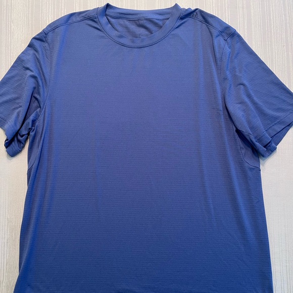 Lululemon Men’s Athletic Short Sleeve Shirts (5) - Picture 4 of 6